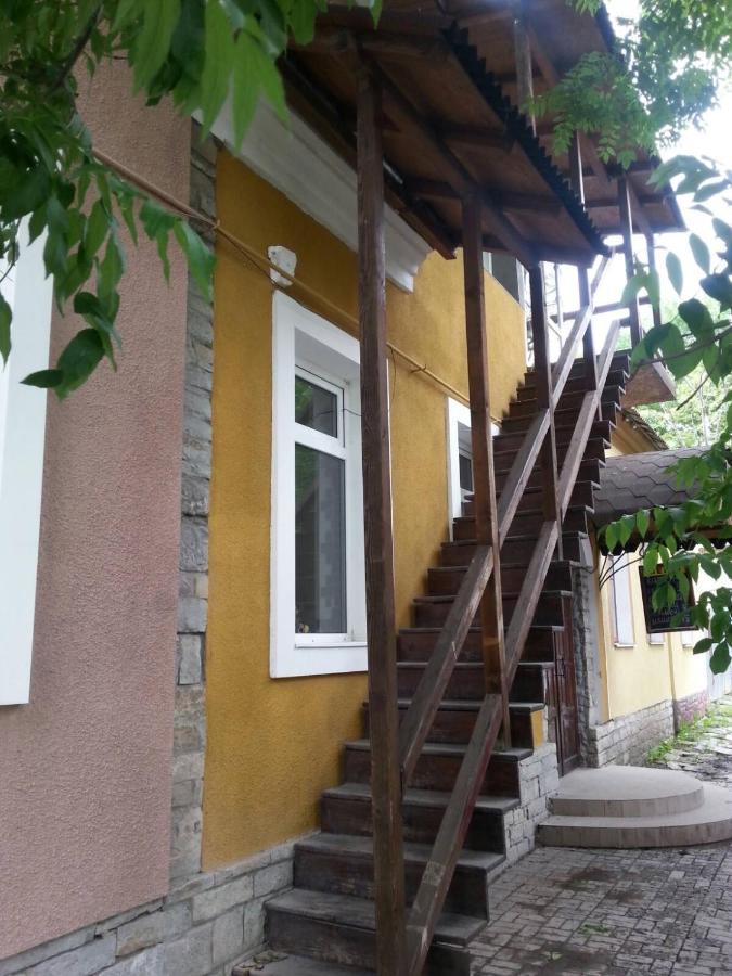 Міні-Готель Бахус Kam'janec'-Podil's'kyj Esterno foto